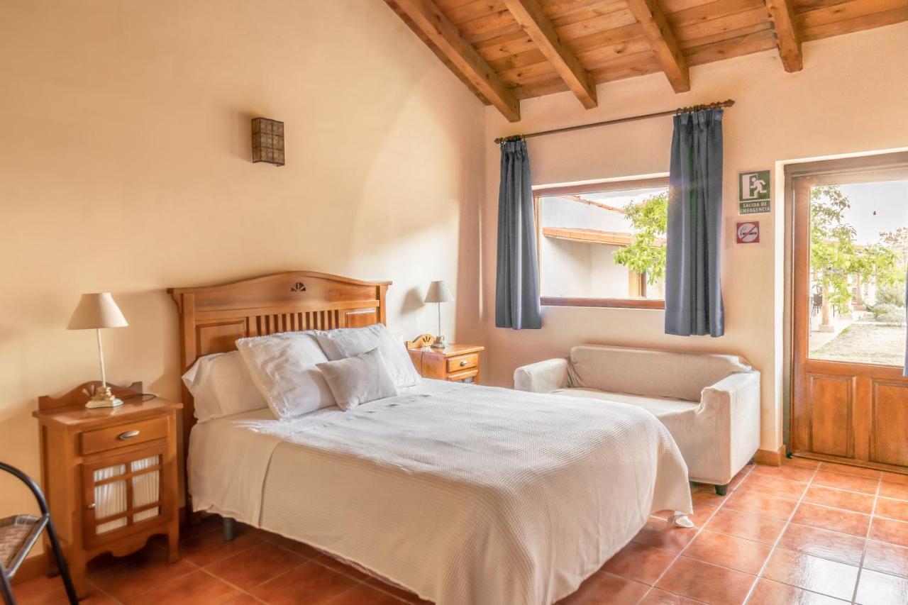 Eco-Lodge En La Reserva Privada Campanarios De Azaba - Proyecto De Conservacion Espeja Εξωτερικό φωτογραφία