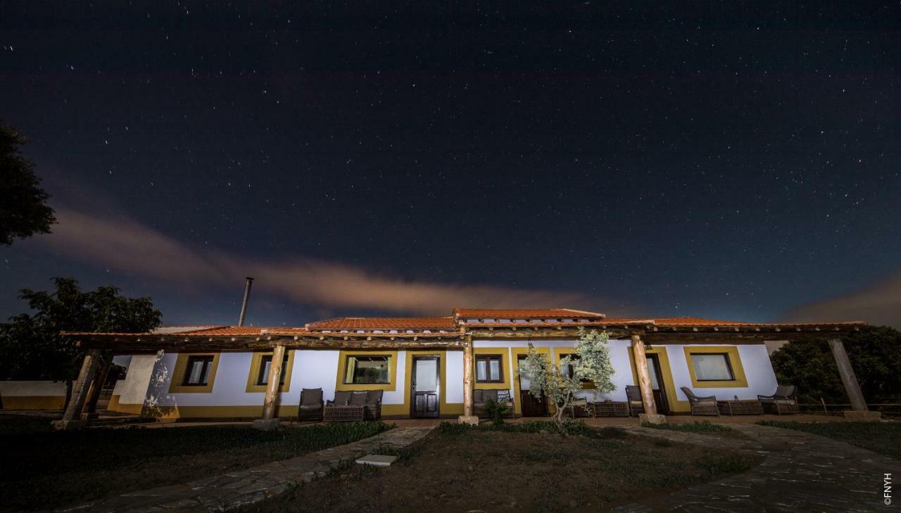 Eco-Lodge En La Reserva Privada Campanarios De Azaba - Proyecto De Conservacion Espeja Εξωτερικό φωτογραφία